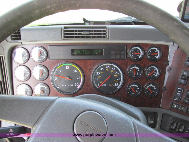 image for item F5113 2006 Freightliner Century Class ST120 semi truck