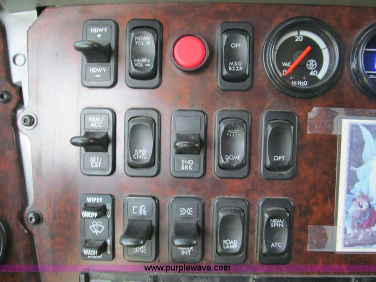 image for item F5113 2006 Freightliner Century Class ST120 semi truck