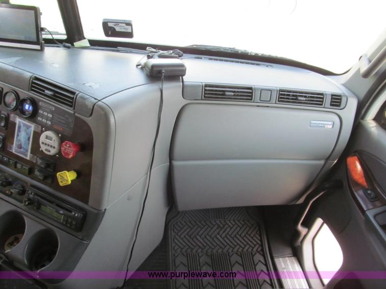 image for item F5113 2006 Freightliner Century Class ST120 semi truck