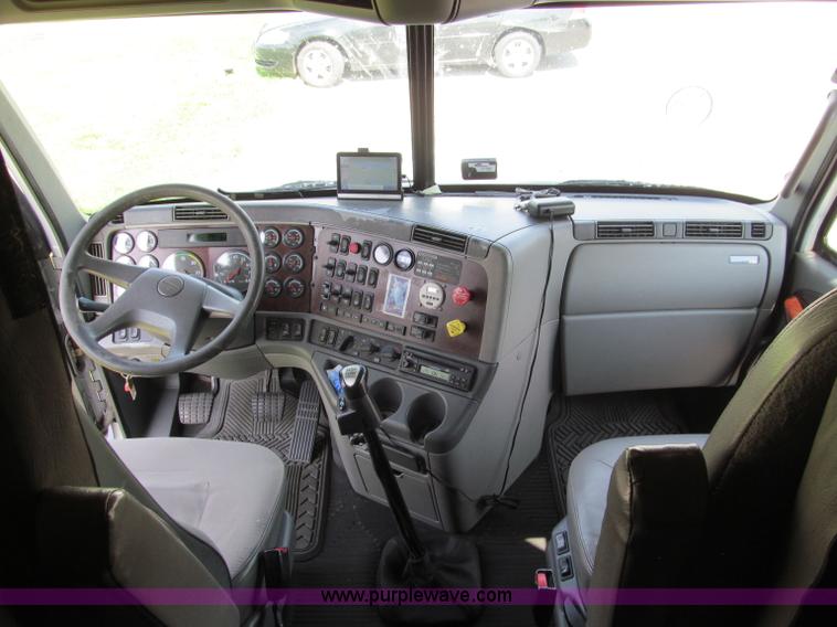 image for item F5113 2006 Freightliner Century Class ST120 semi truck