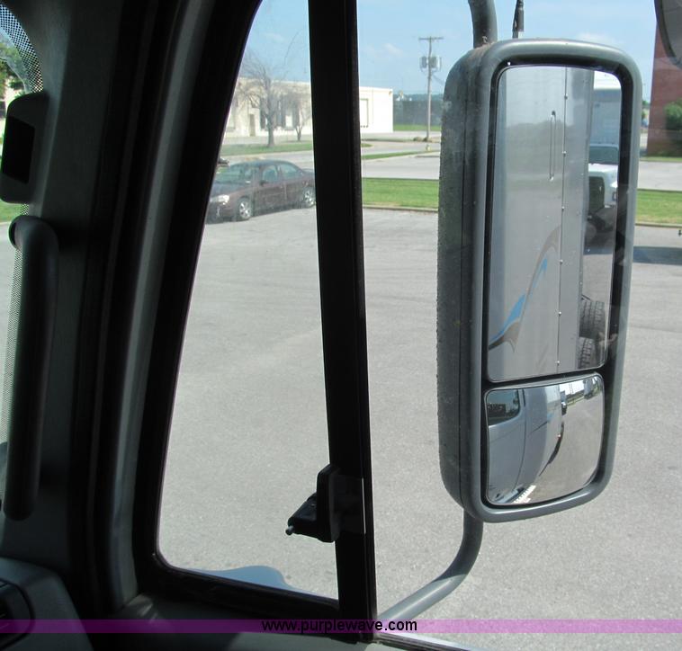 image for item F5113 2006 Freightliner Century Class ST120 semi truck