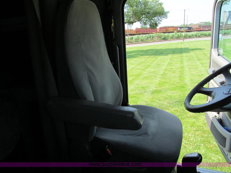 image for item F5113 2006 Freightliner Century Class ST120 semi truck