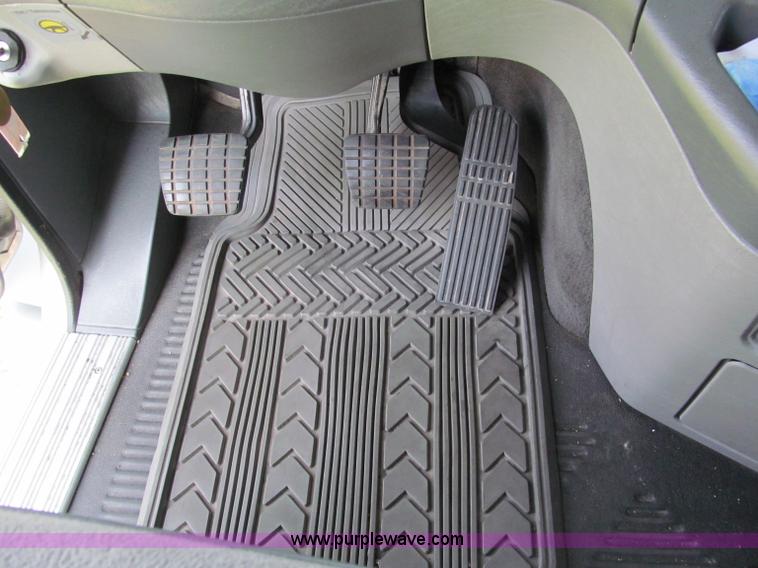 image for item F5113 2006 Freightliner Century Class ST120 semi truck