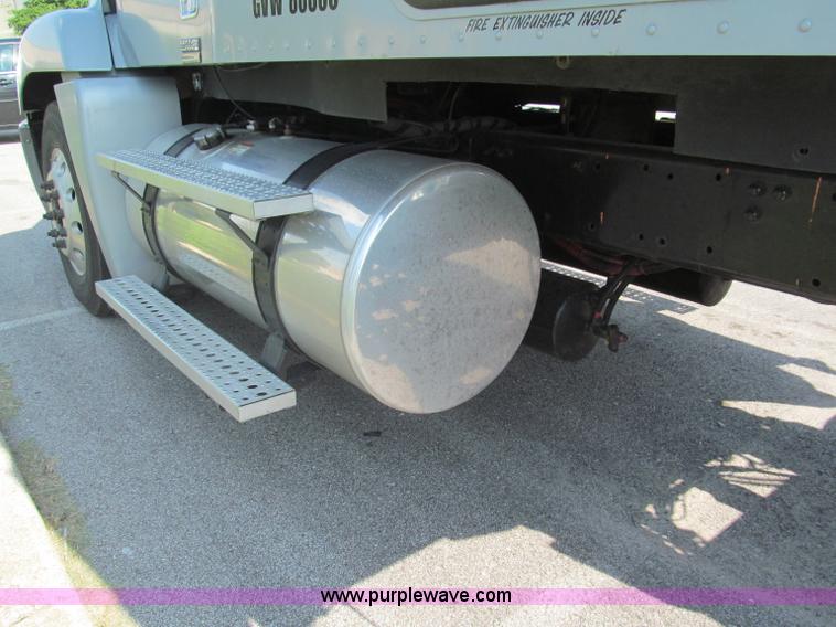 image for item F5113 2006 Freightliner Century Class ST120 semi truck