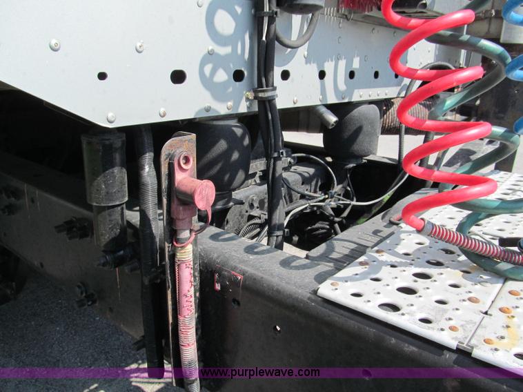 image for item F5113 2006 Freightliner Century Class ST120 semi truck