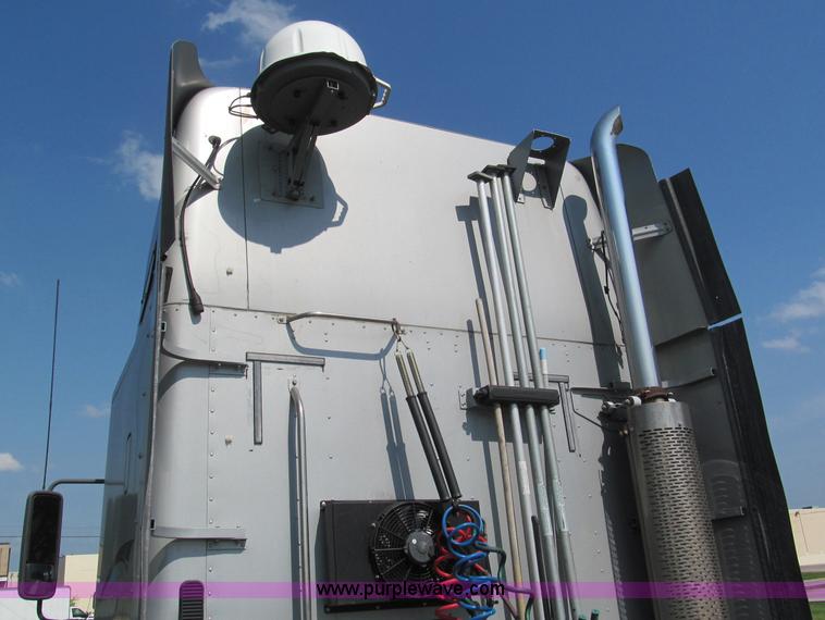 image for item F5113 2006 Freightliner Century Class ST120 semi truck