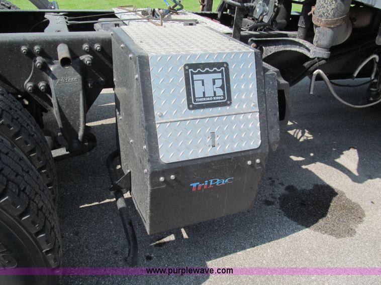 image for item F5113 2006 Freightliner Century Class ST120 semi truck