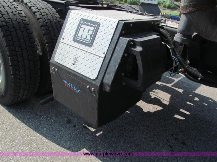 image for item F5113 2006 Freightliner Century Class ST120 semi truck