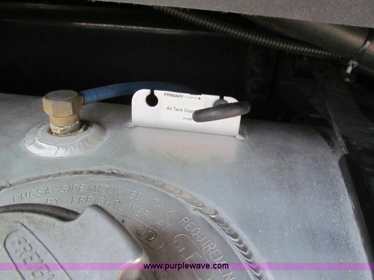 image for item F5113 2006 Freightliner Century Class ST120 semi truck