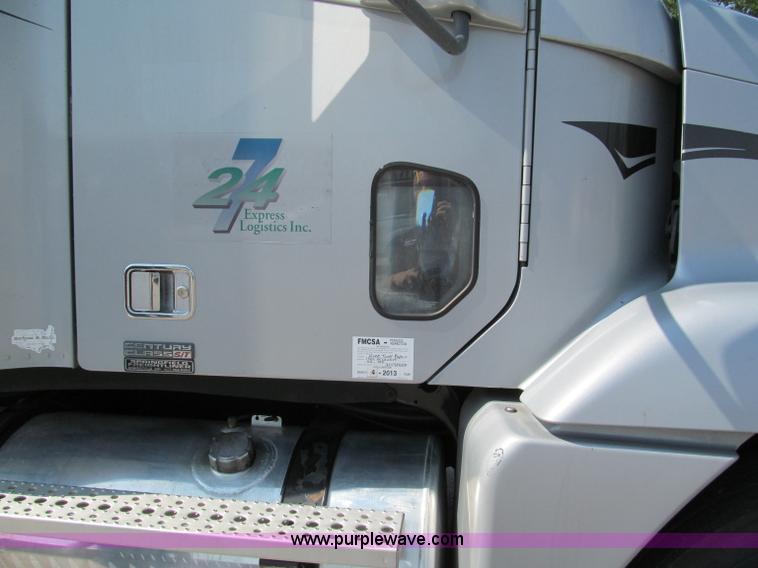 image for item F5113 2006 Freightliner Century Class ST120 semi truck