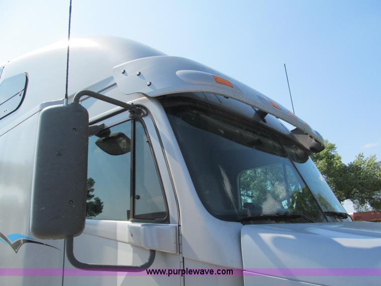 image for item F5113 2006 Freightliner Century Class ST120 semi truck