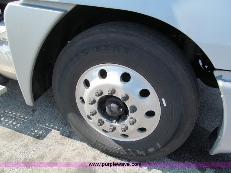 image for item F5113 2006 Freightliner Century Class ST120 semi truck