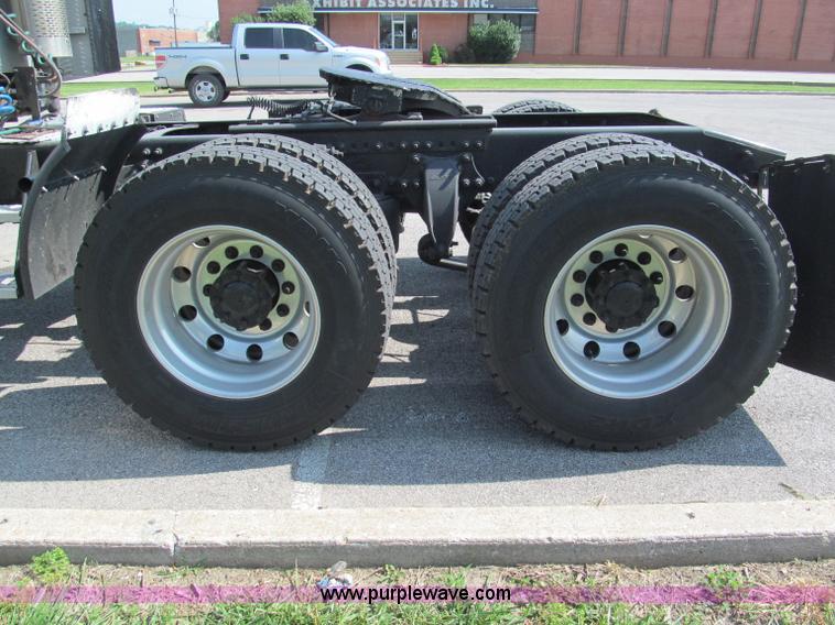 image for item F5113 2006 Freightliner Century Class ST120 semi truck