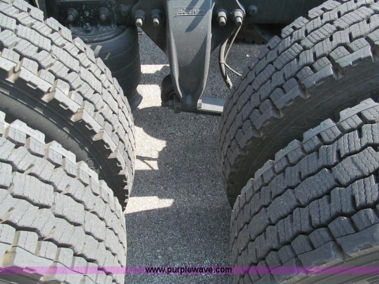 image for item F5113 2006 Freightliner Century Class ST120 semi truck