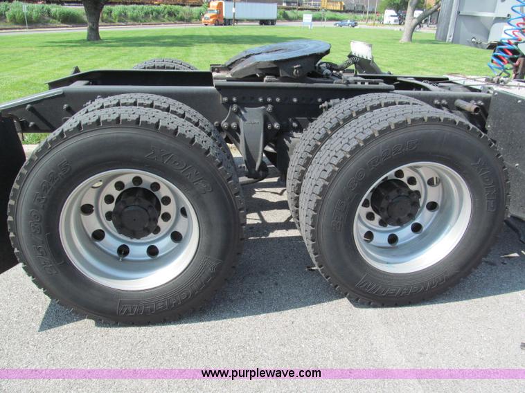 image for item F5113 2006 Freightliner Century Class ST120 semi truck