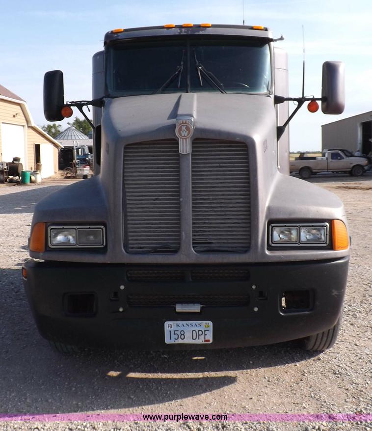 image for item F8725 1994 Kenworth T600 semi truck