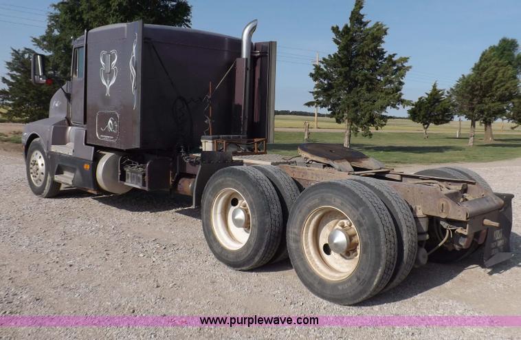 image for item F8725 1994 Kenworth T600 semi truck