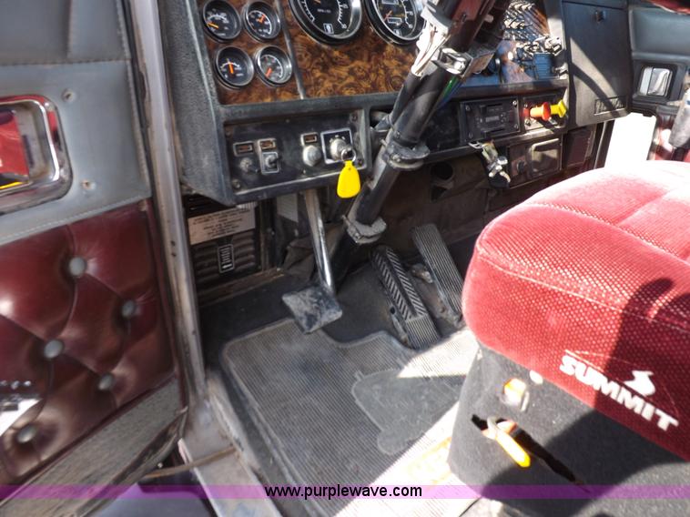 image for item F8725 1994 Kenworth T600 semi truck