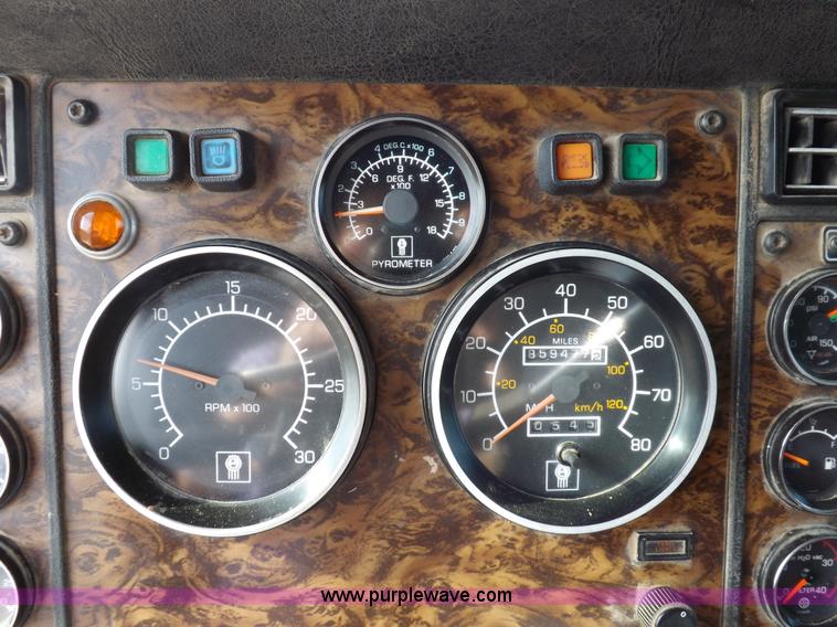 image for item F8725 1994 Kenworth T600 semi truck