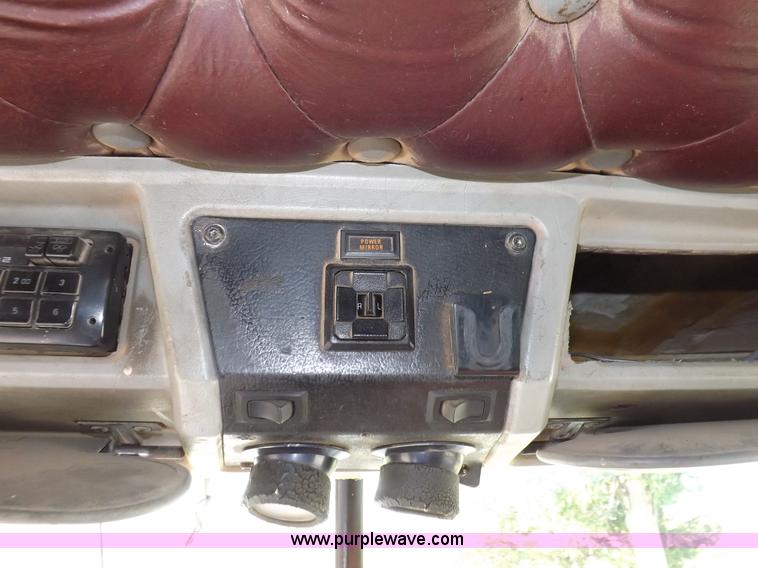 image for item F8725 1994 Kenworth T600 semi truck