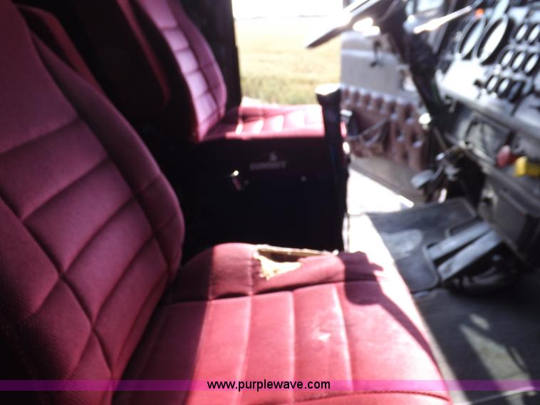 image for item F8725 1994 Kenworth T600 semi truck