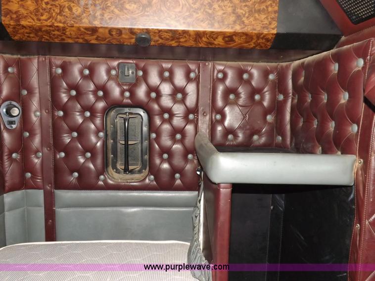 image for item F8725 1994 Kenworth T600 semi truck