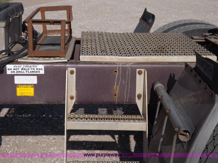 image for item F8725 1994 Kenworth T600 semi truck