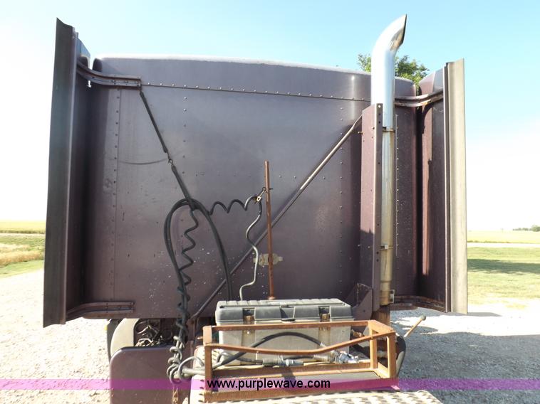 image for item F8725 1994 Kenworth T600 semi truck