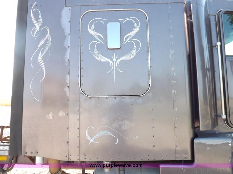 image for item F8725 1994 Kenworth T600 semi truck