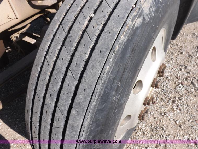 image for item F8725 1994 Kenworth T600 semi truck