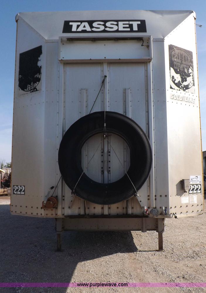 image for item F8726 1992 Merritt Gold Line livestock trailer