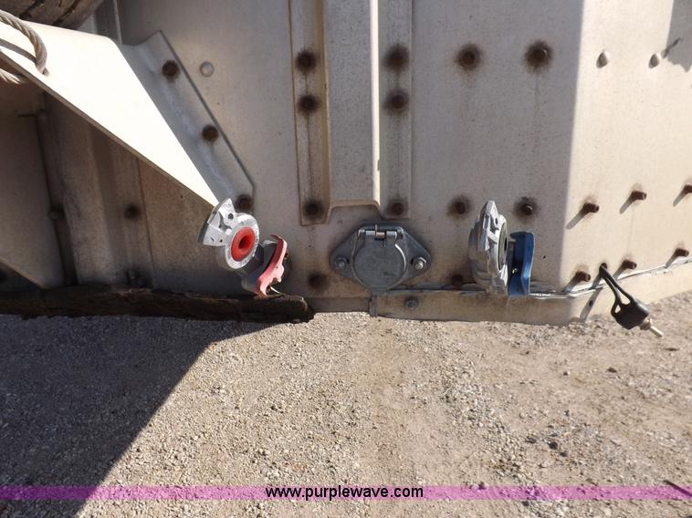 image for item F8726 1992 Merritt Gold Line livestock trailer