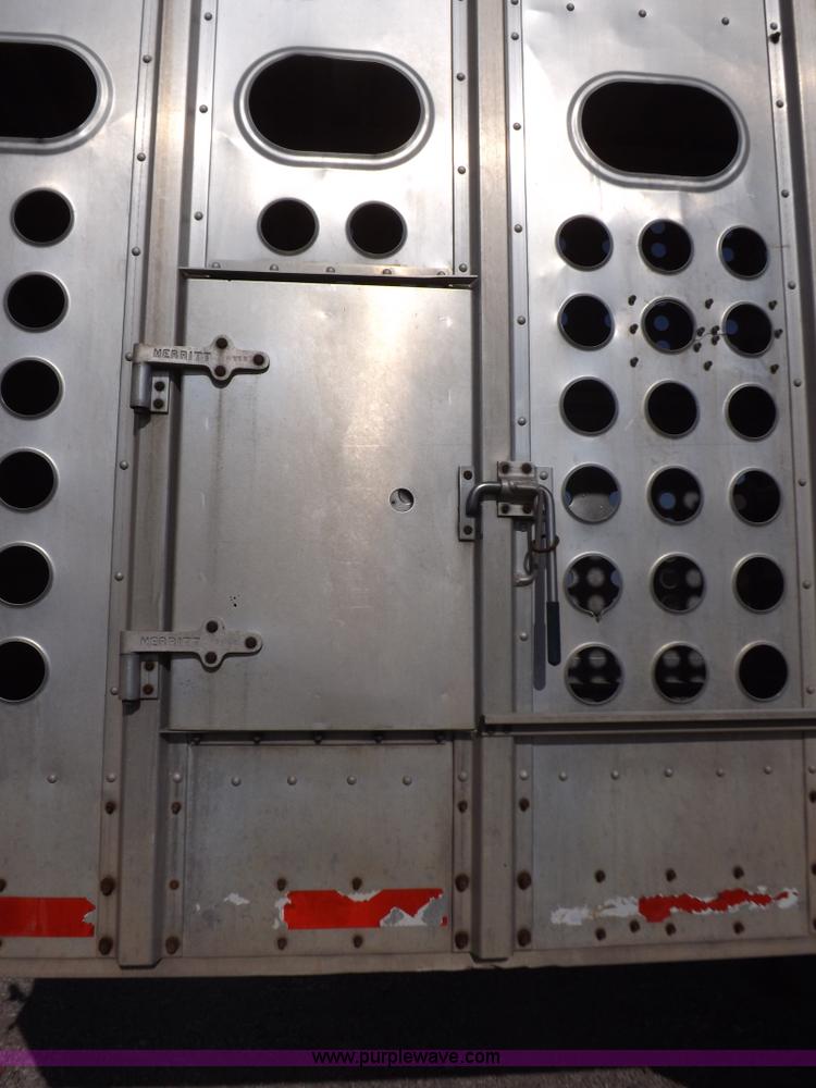 image for item F8726 1992 Merritt Gold Line livestock trailer