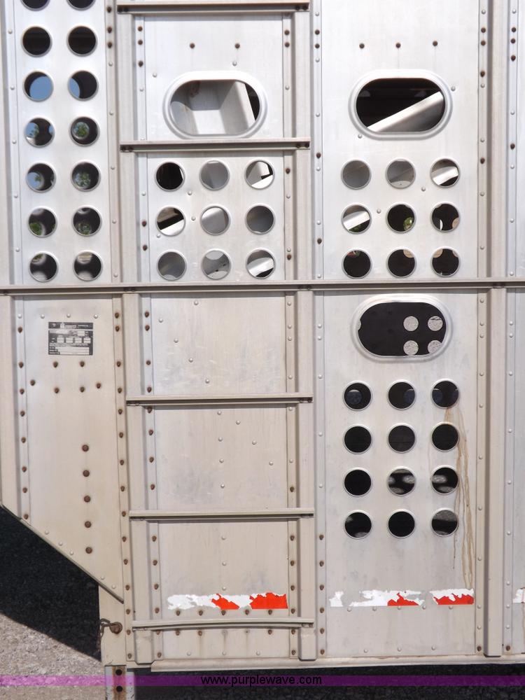 image for item F8726 1992 Merritt Gold Line livestock trailer