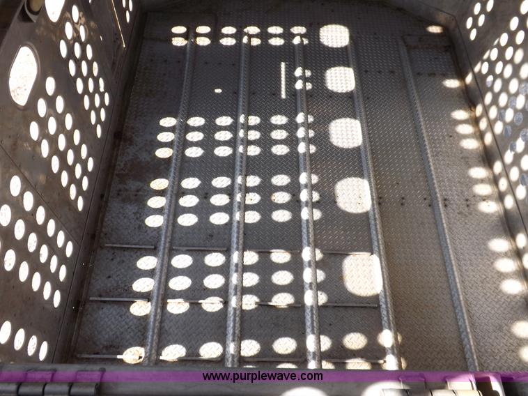 image for item F8726 1992 Merritt Gold Line livestock trailer