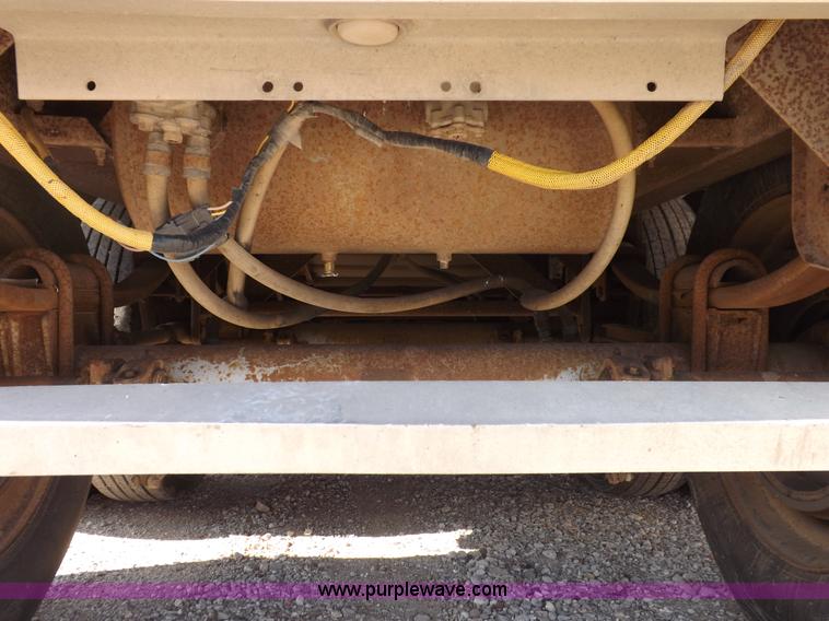 image for item F8726 1992 Merritt Gold Line livestock trailer