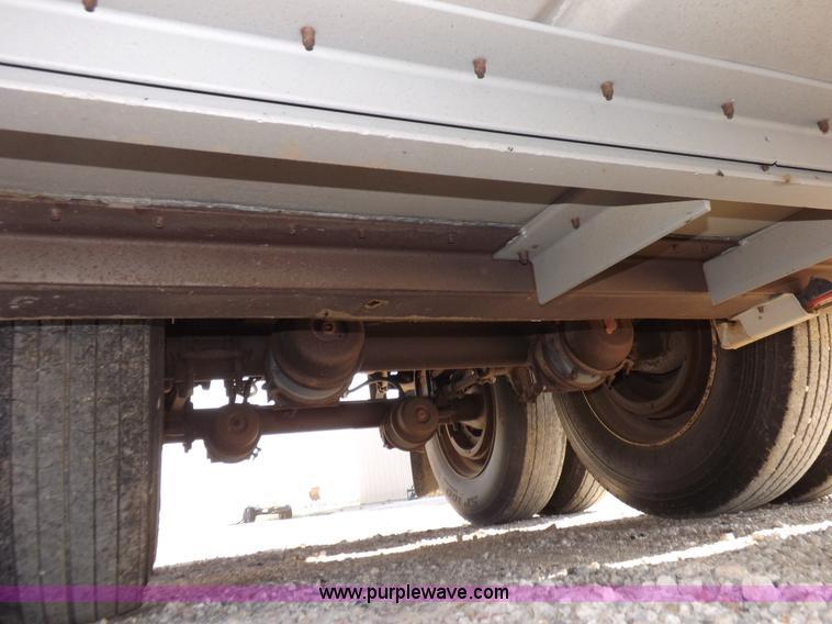 image for item F8726 1992 Merritt Gold Line livestock trailer