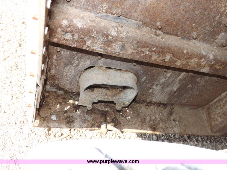 image for item F8726 1992 Merritt Gold Line livestock trailer