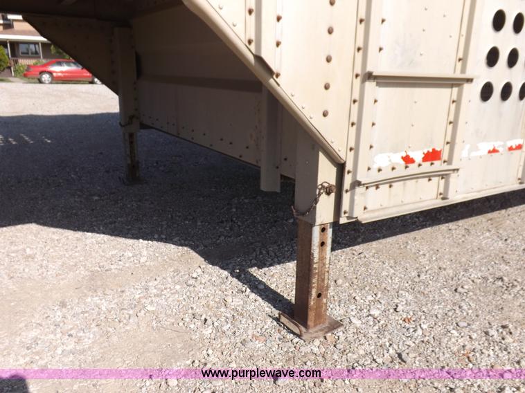image for item F8726 1992 Merritt Gold Line livestock trailer
