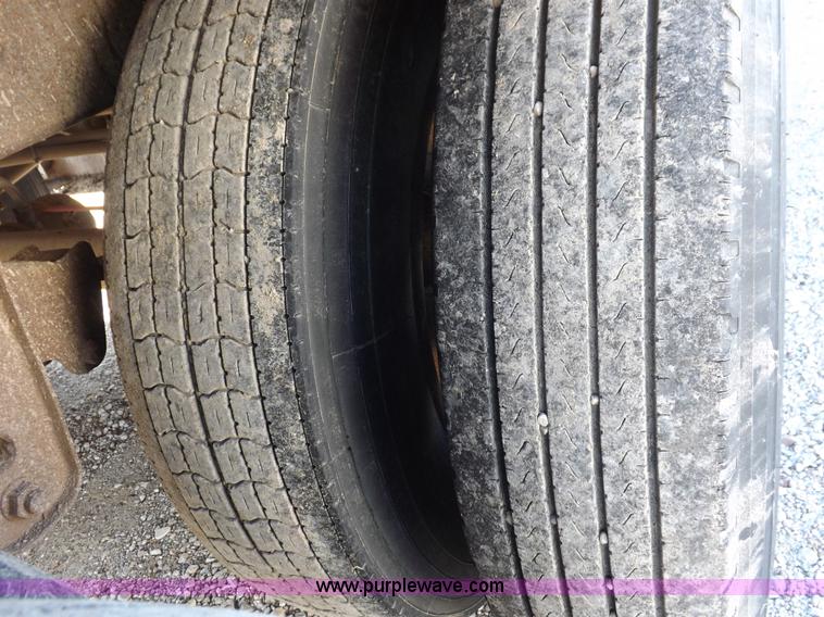 image for item F8726 1992 Merritt Gold Line livestock trailer