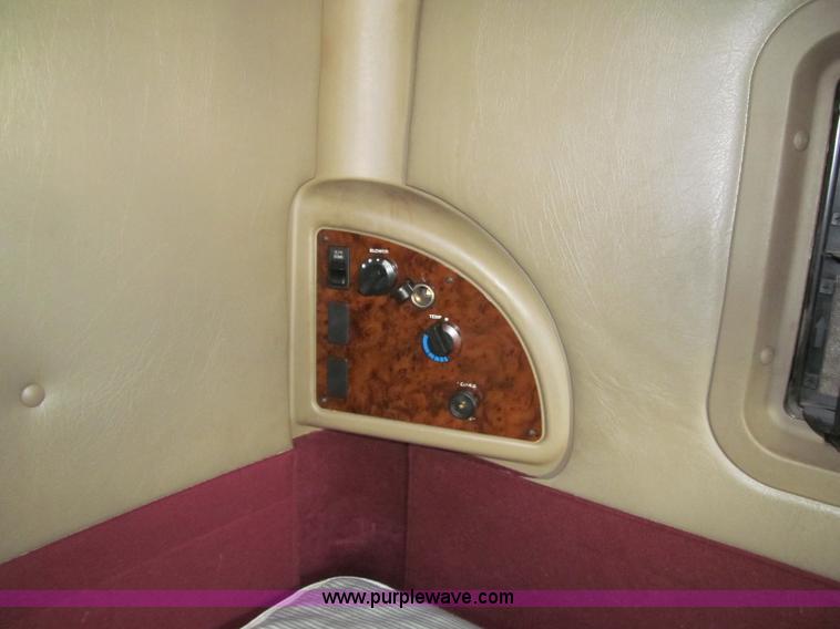 image for item G8685 2005 International 9400i semi truck