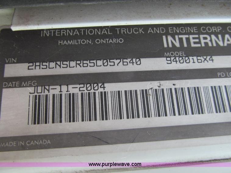 image for item G8685 2005 International 9400i semi truck