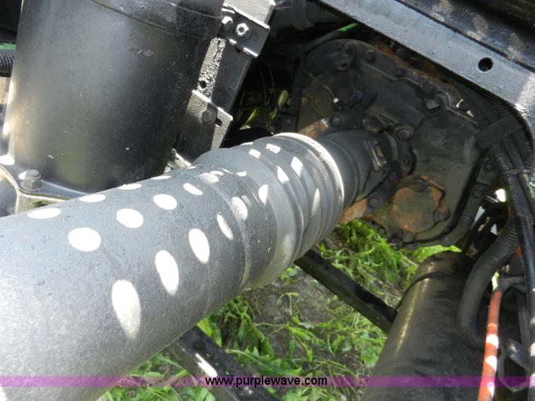 image for item H3063 2000 International 9100i semi truck