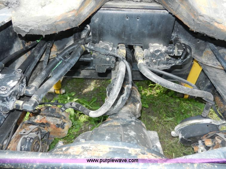 image for item H3063 2000 International 9100i semi truck