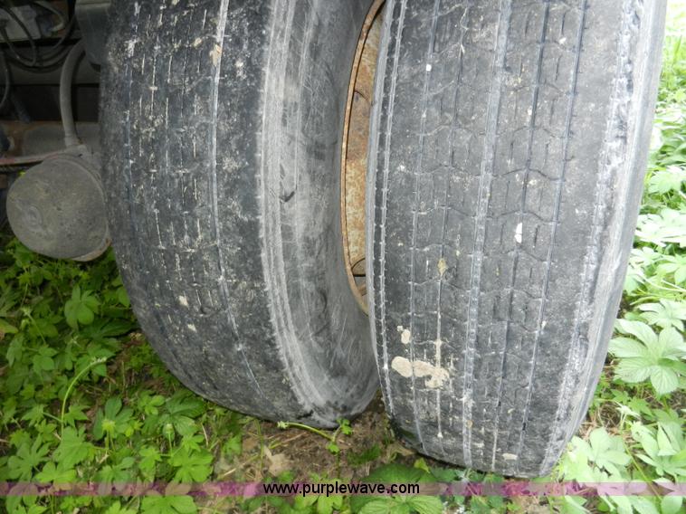 image for item H3070 2002 Wabash 53' dry van trailer