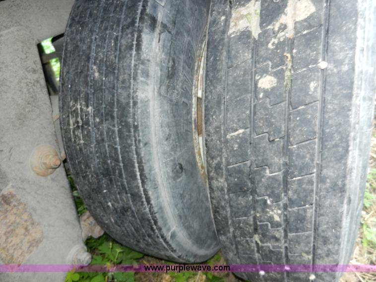 image for item H3070 2002 Wabash 53' dry van trailer