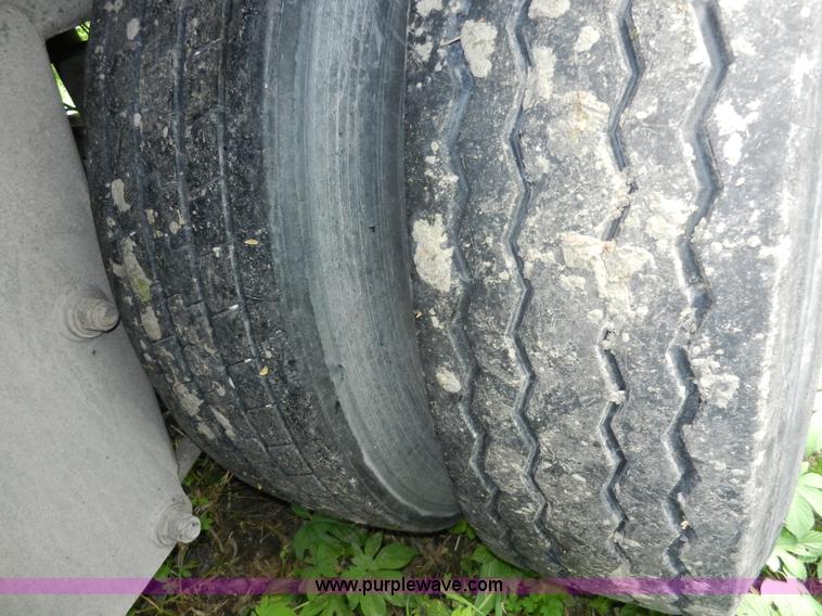 image for item H3070 2002 Wabash 53' dry van trailer