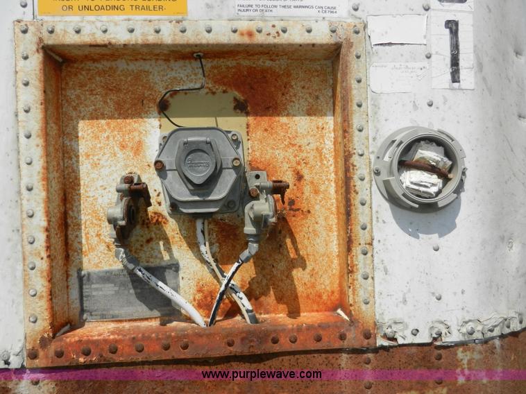 image for item H3072 1990 Fruehauf 53' dry van trailer