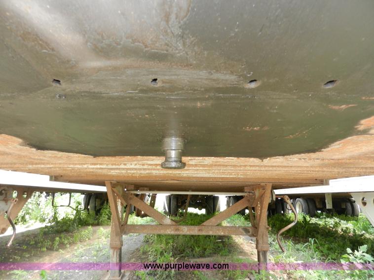 image for item H3072 1990 Fruehauf 53' dry van trailer