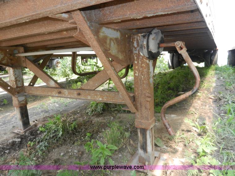 image for item H3072 1990 Fruehauf 53' dry van trailer